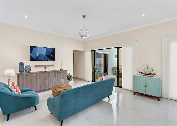 Private With Pool, Foosball & Putting Villa