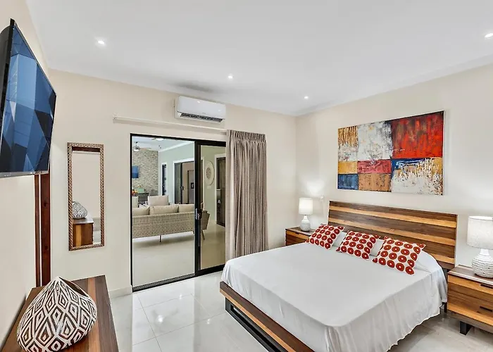 Private With Pool, Foosball & Putting Villa Playa Flamingo