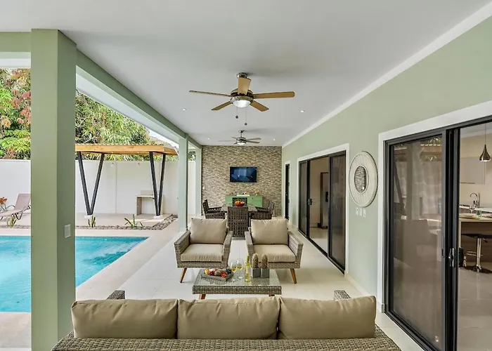 Private With Pool, Foosball & Putting Villa